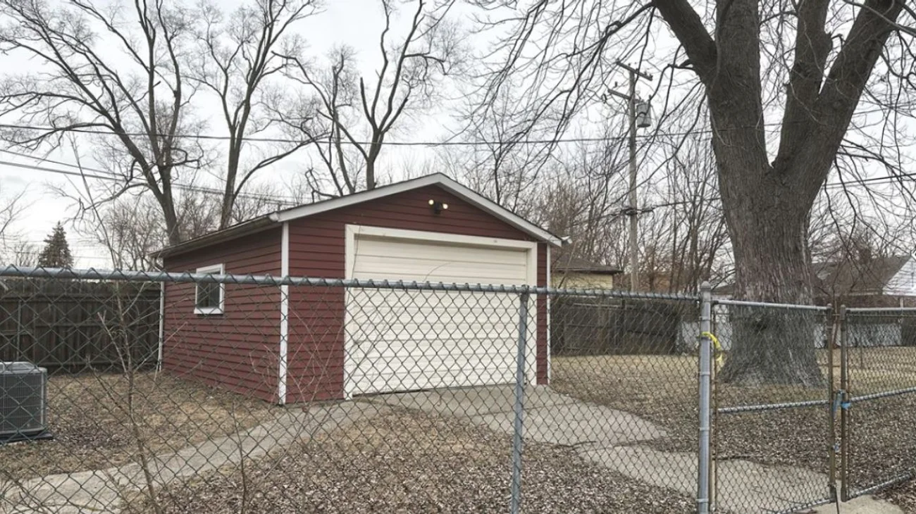 Mata a su hijo de nueve años y entierra su cuerpo en el patio