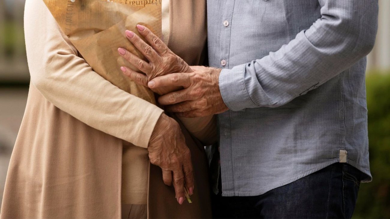 Hallan muerta a pareja de abuelitos en su casa en Morelos