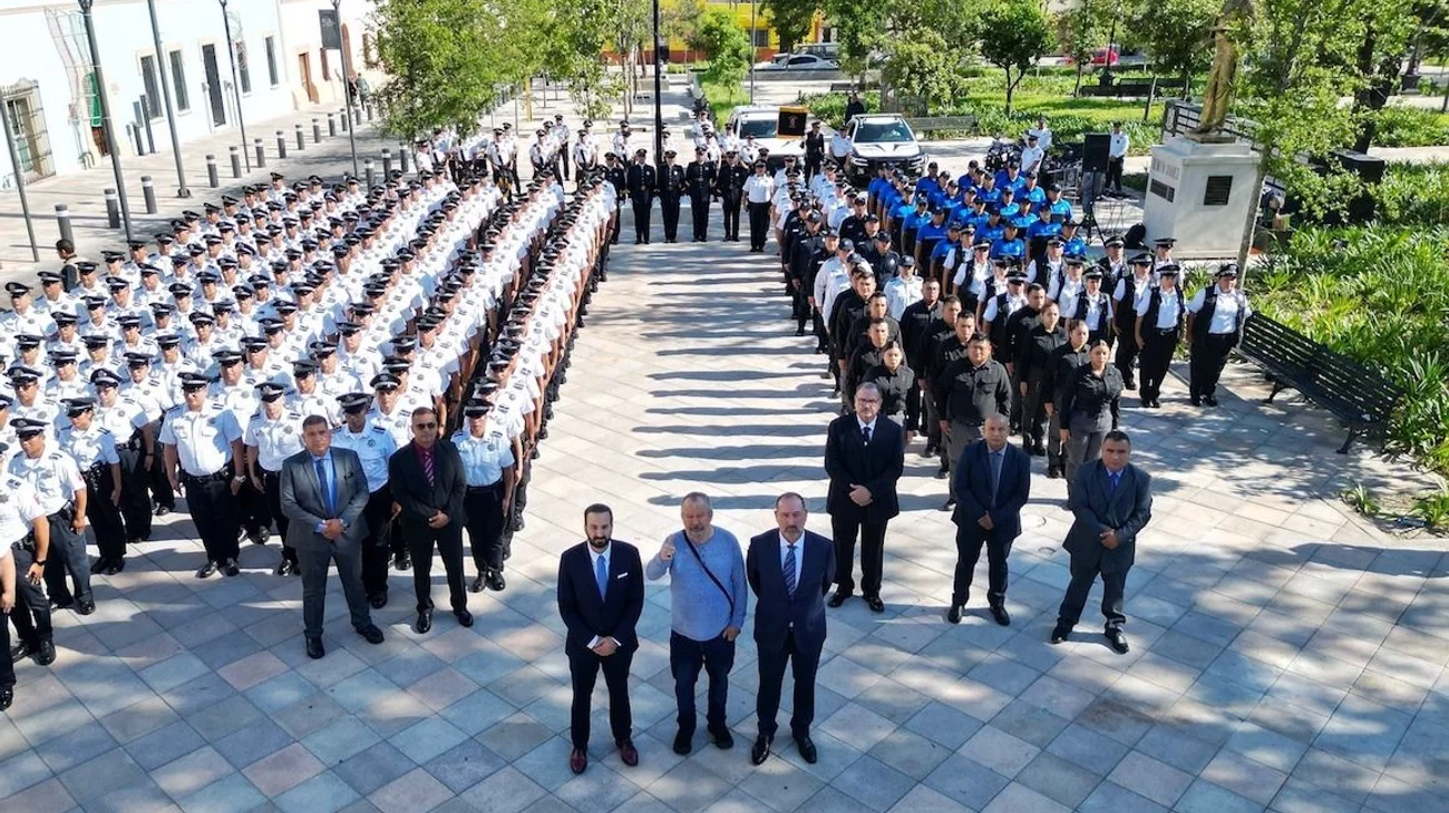 Aprueban gabinete a Mauricio; revisarán sueldos policíacos