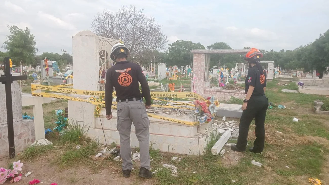 Se derrumba mausoleo en panteón de Guadalupe, hay lesionados
