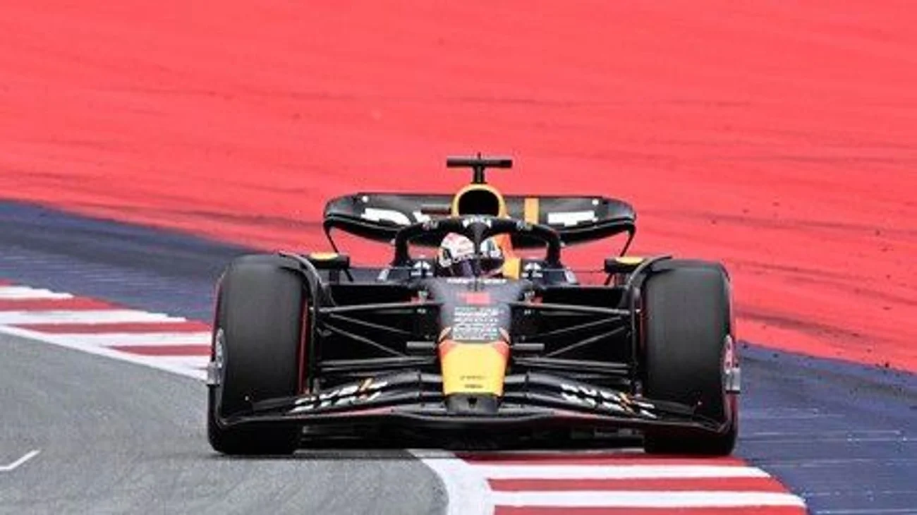 Verstappen gana la "pole" en Austria; Checo queda en el 15