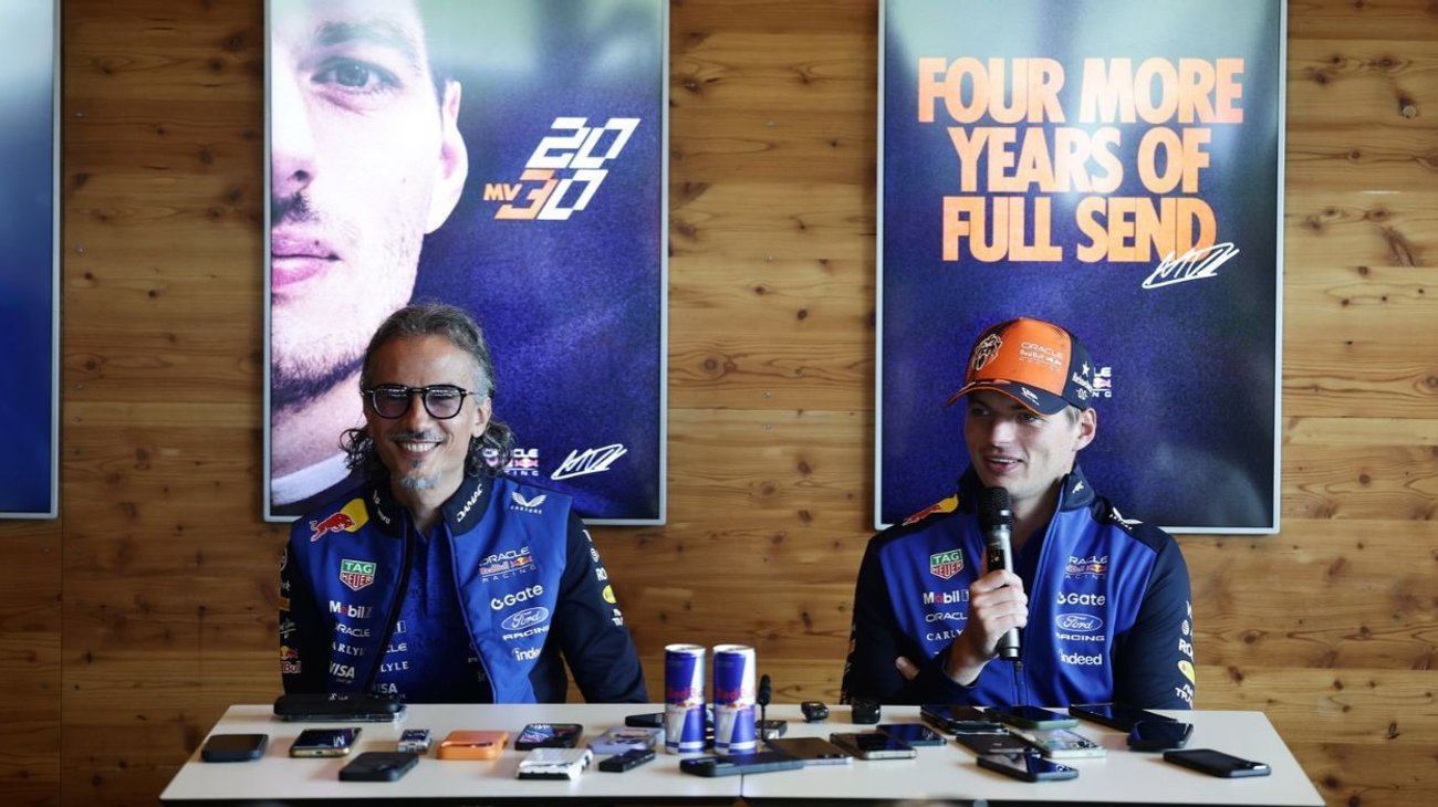 Max Verstappen firma extensión con Red Bull hasta 2030
