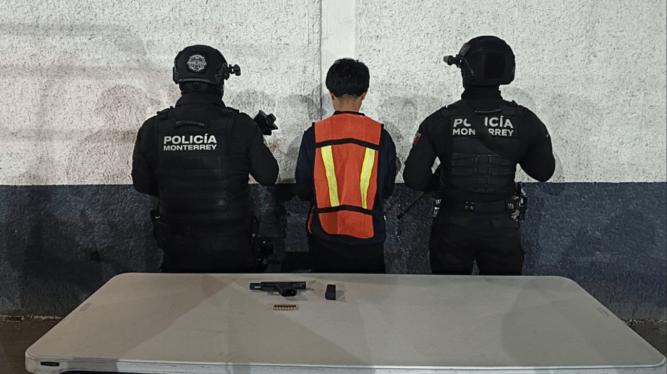 Detienen a menor armado tras persecución por vehículo robado