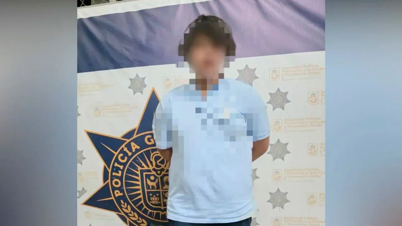 Golpea menor a mujer dentro de tienda de conveniencia