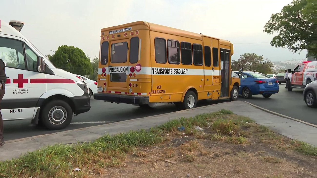 Atiende Educación caso de niña que salió proyectada de transporte