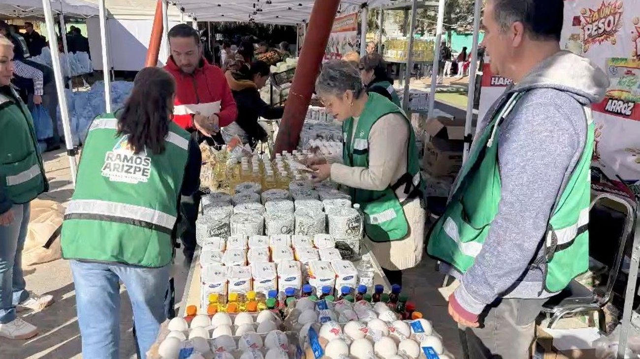 Realizan con éxito segunda edición del Mercadito de a Peso