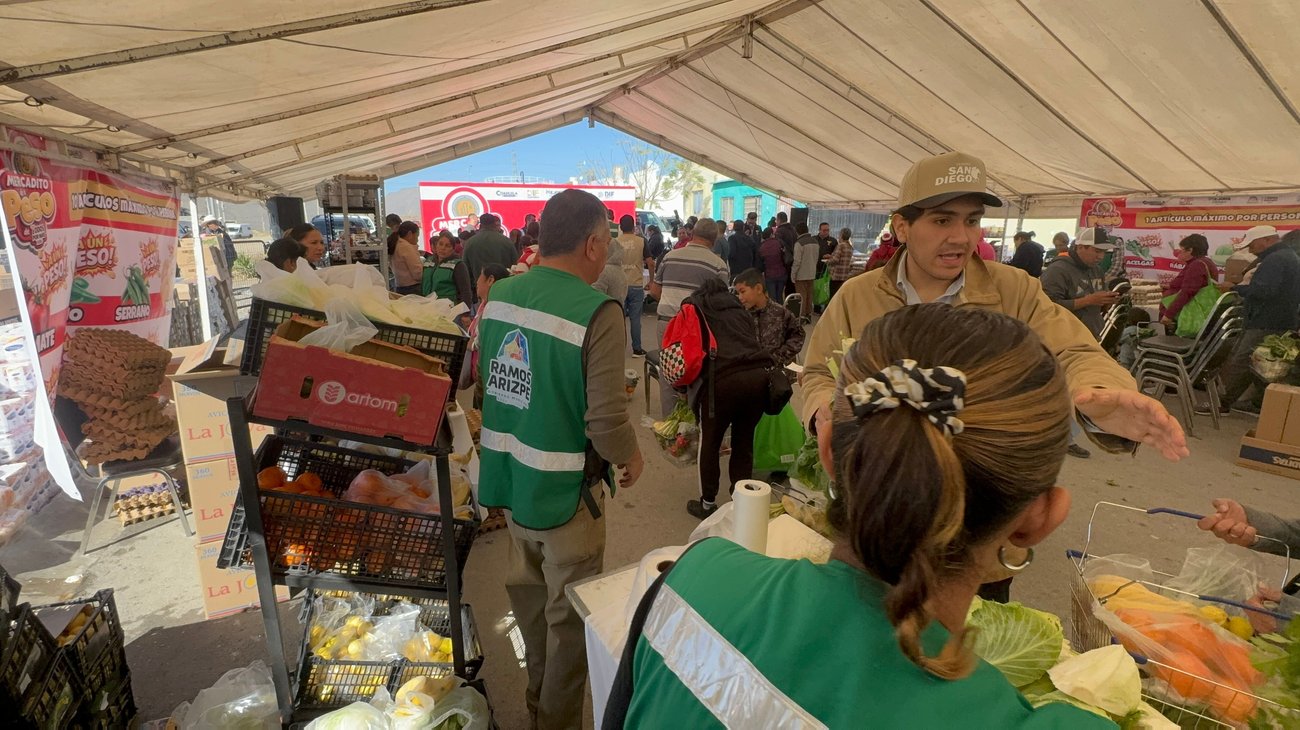 Más de 2 mil personas asisten a Mercado de a Peso en Ramos Arizpe