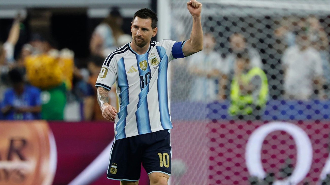 Messi marca y es máximo goleador de la historia de los mundiales