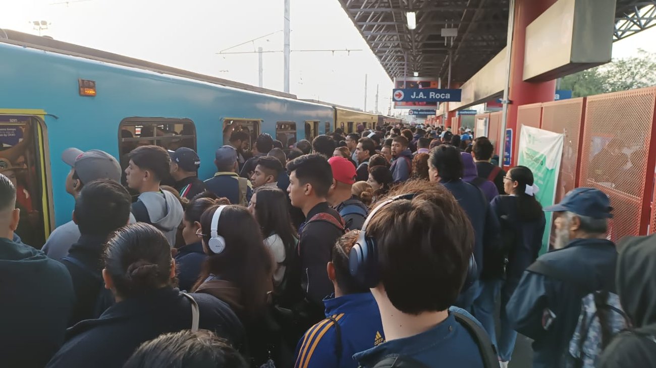 Bajan a usuarios de la Línea 1; activan ruptor de emergencia