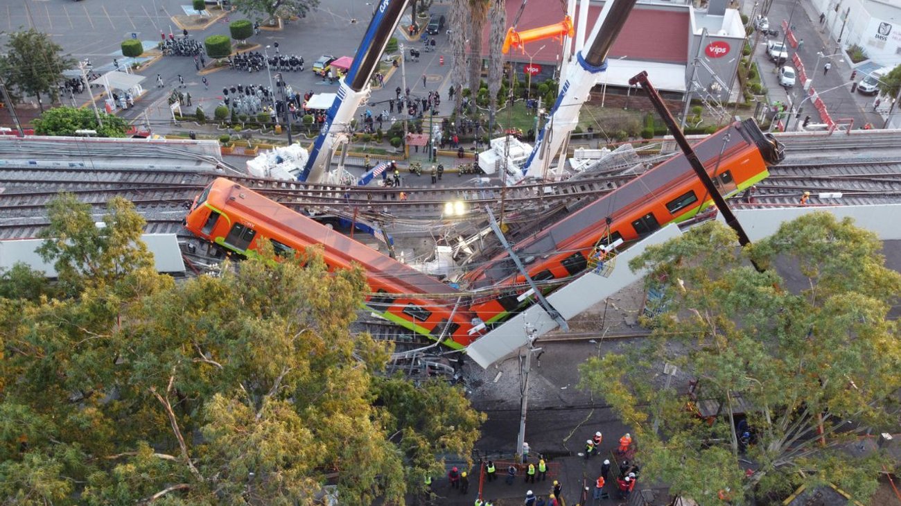 Colocan ataúd a 3 años de tragedia en la Línea 12 del Metro
