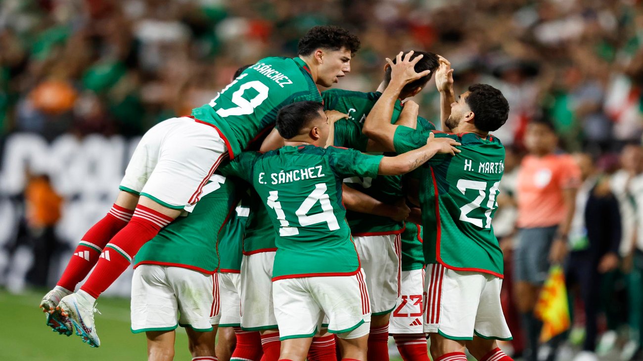 México golea 3-0 a Jamaica en semifinal de la Copa Oro