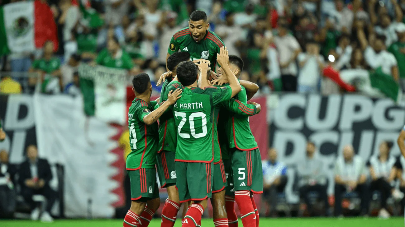 México golea a Honduras en su debut de la Copa Oro