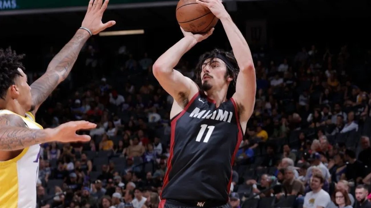 Mexicano Jaime Jaquez Jr. debuta en la NBA con victoria