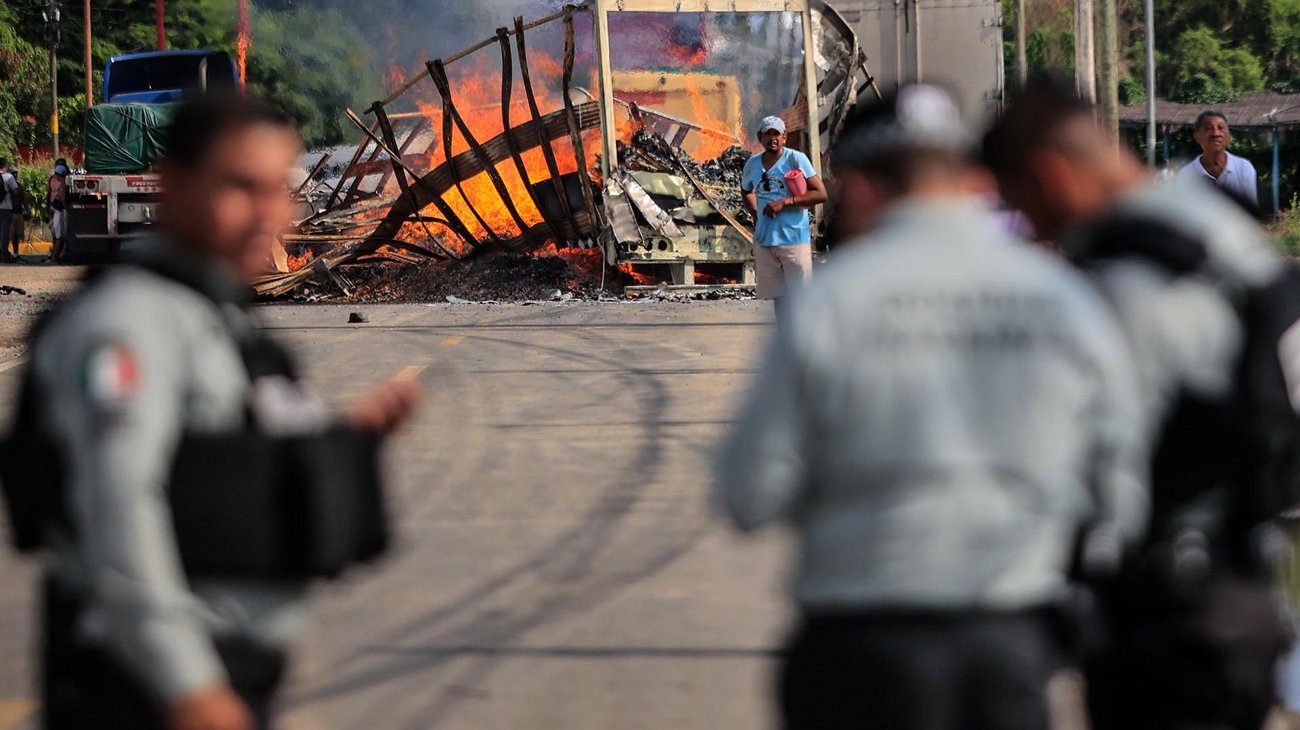 Bloquean 16 municipios por operativo contra 'El Camaleón'