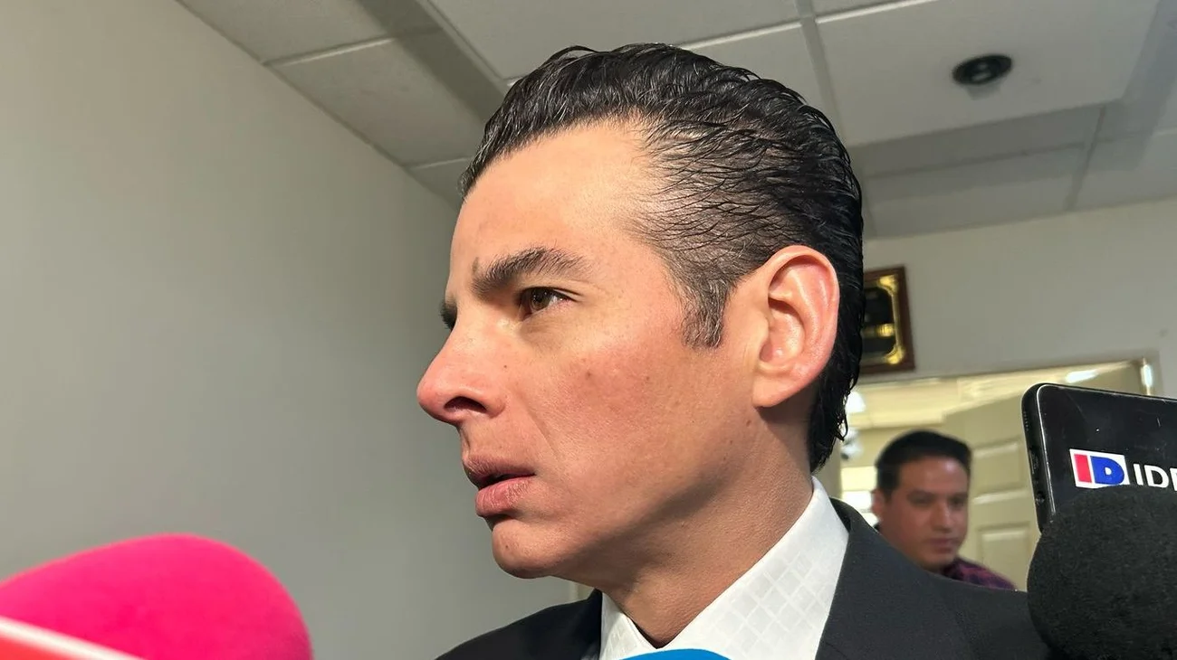  Asegura Mike estar concentrado en legislar y no elecciones 2027