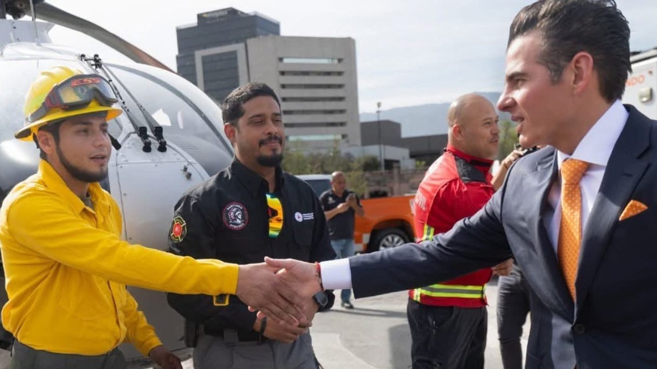 Miguel Flores reconoce compromiso de combatientes forestales