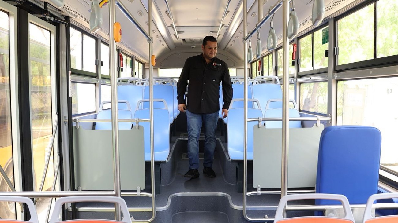 Miguel Sánchez resalta mejora en rutas de transporte de Zuazua