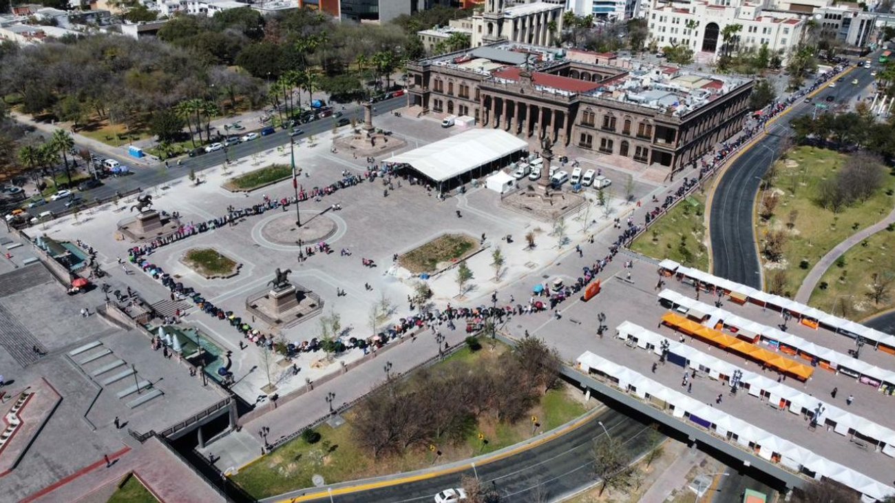 miles_vacunas_explanada_heroes_114faeff5b