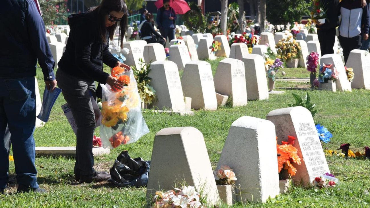 Más de 10 mil personas visitan panteones en Torreón