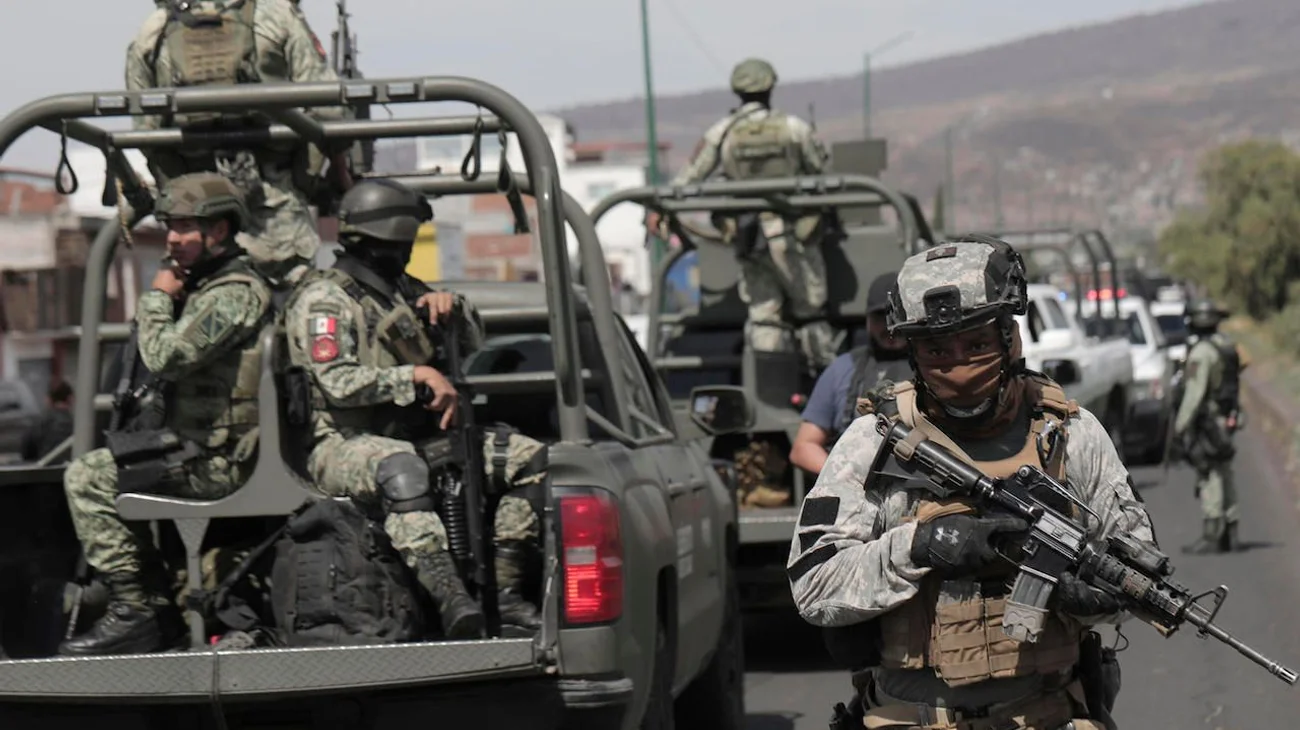 Mueren ocho soldados al detonar mina terrestre en Michoacán