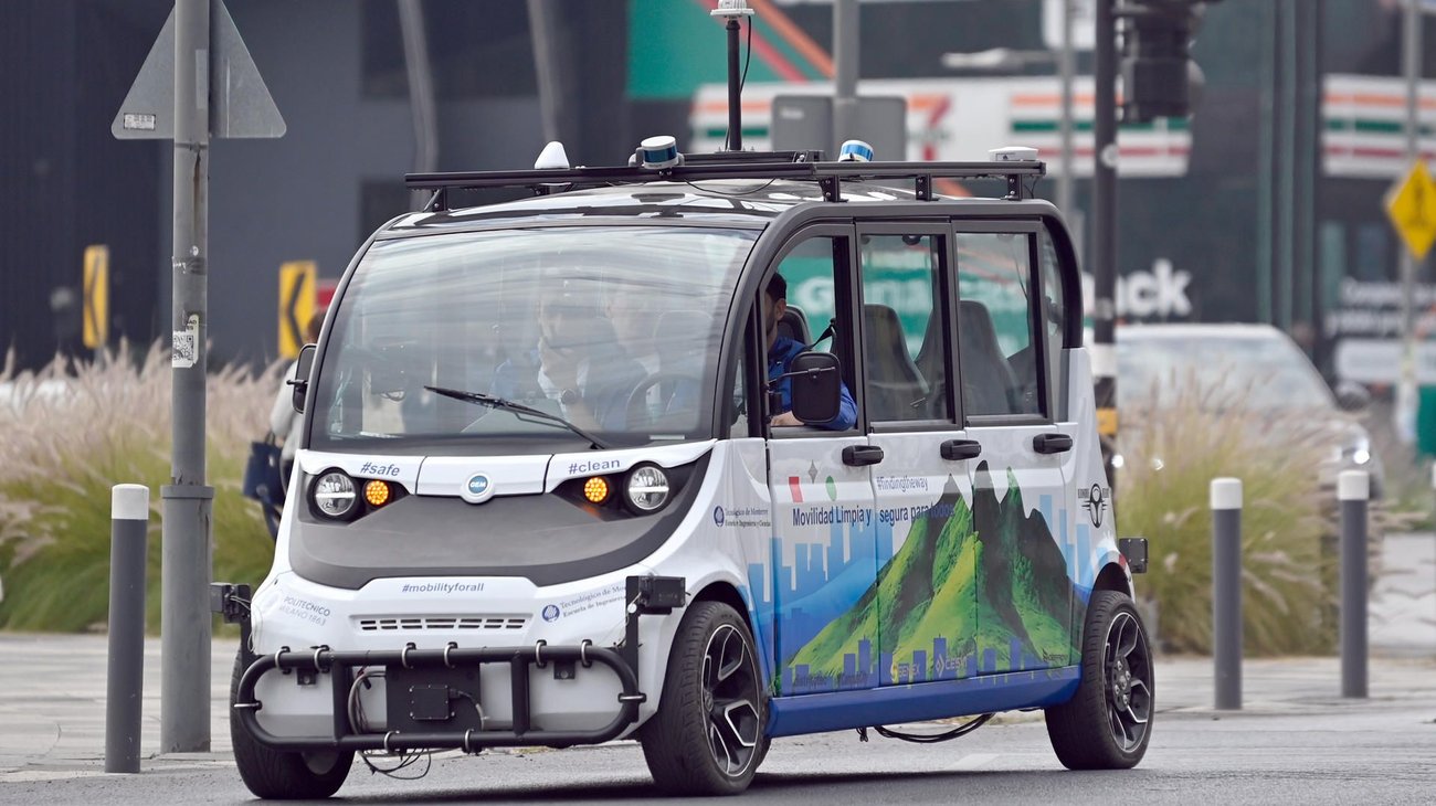 Monterrey presenta primer vehículo autónomo de uso público en A.L