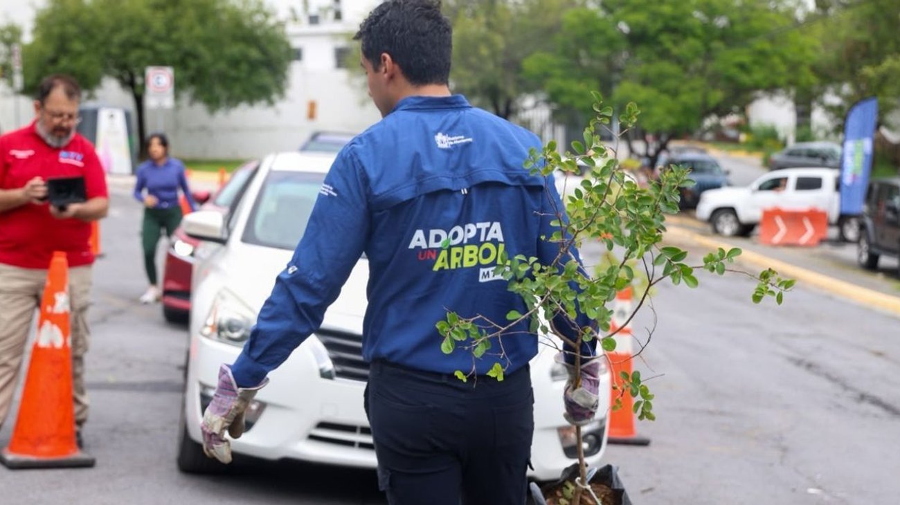 Monterrey impulsa jornadas ambientales con adopción de árboles