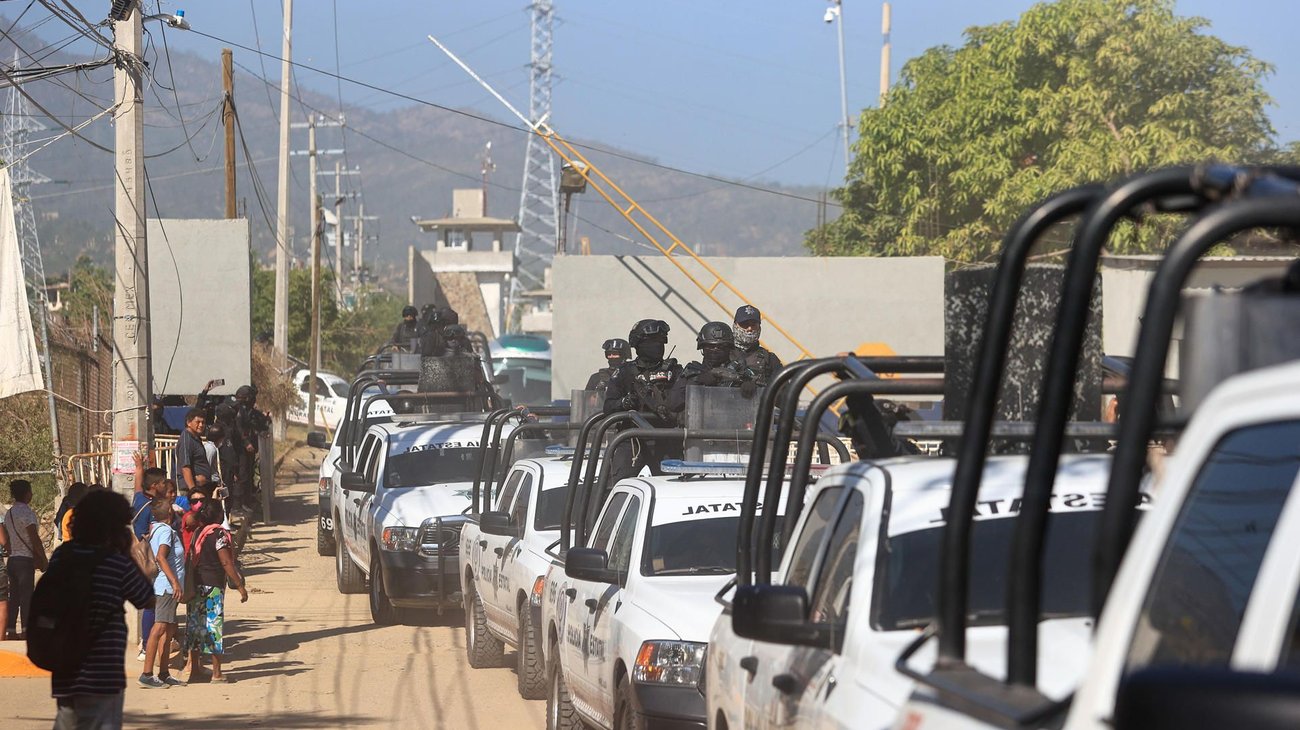 Motín en cárcel de Acapulco deja 2 policías heridos
