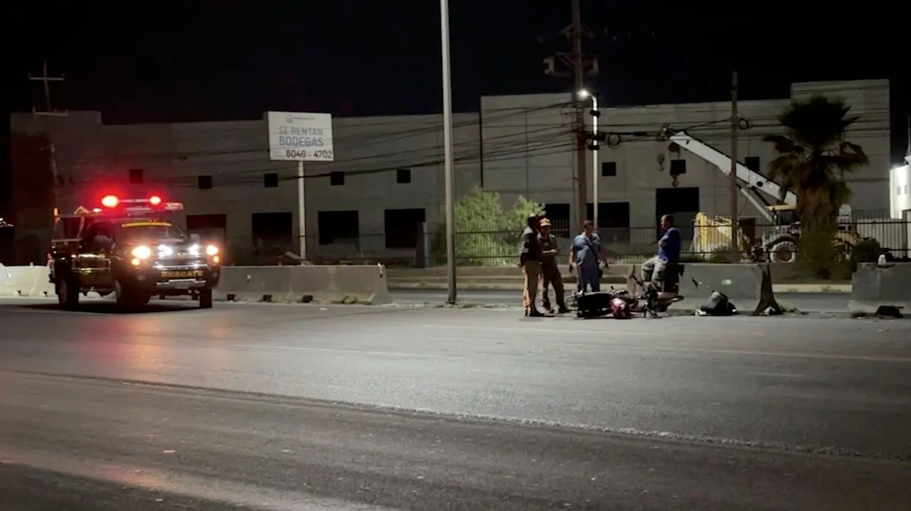 Sufre motociclista graves heridas tras derrapar en Escobedo