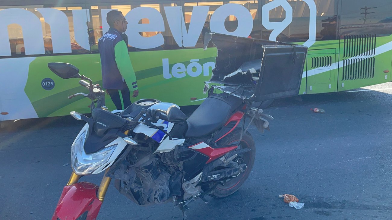 Motociclista choca contra camioneta en San Nicolás