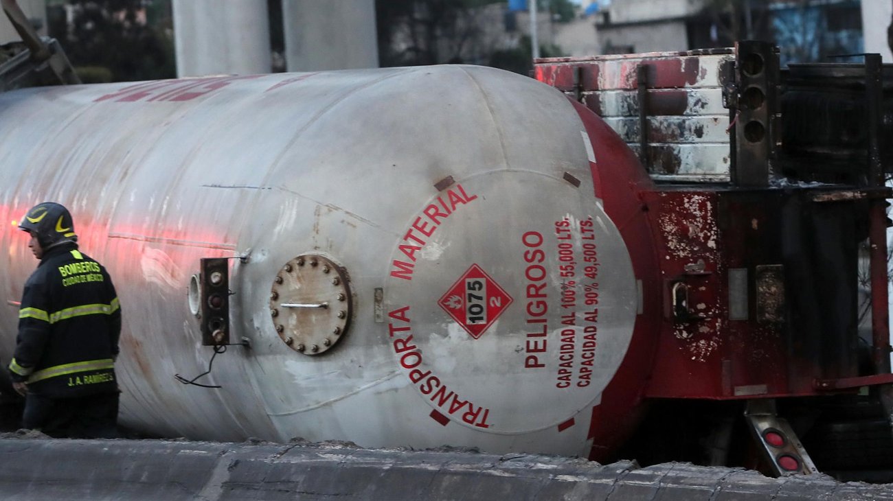 Muere conductor de pipa que explotó en CDMX; sube cifra a 19