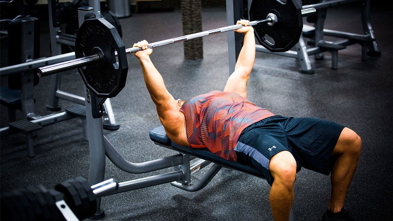 Muere menor de edad tras caerle pesas en gimnasio