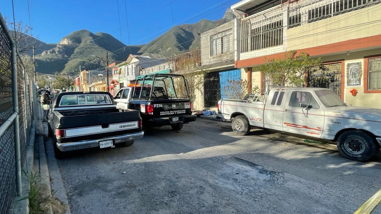 Muere hombre frente a primaria tras sufrir infarto