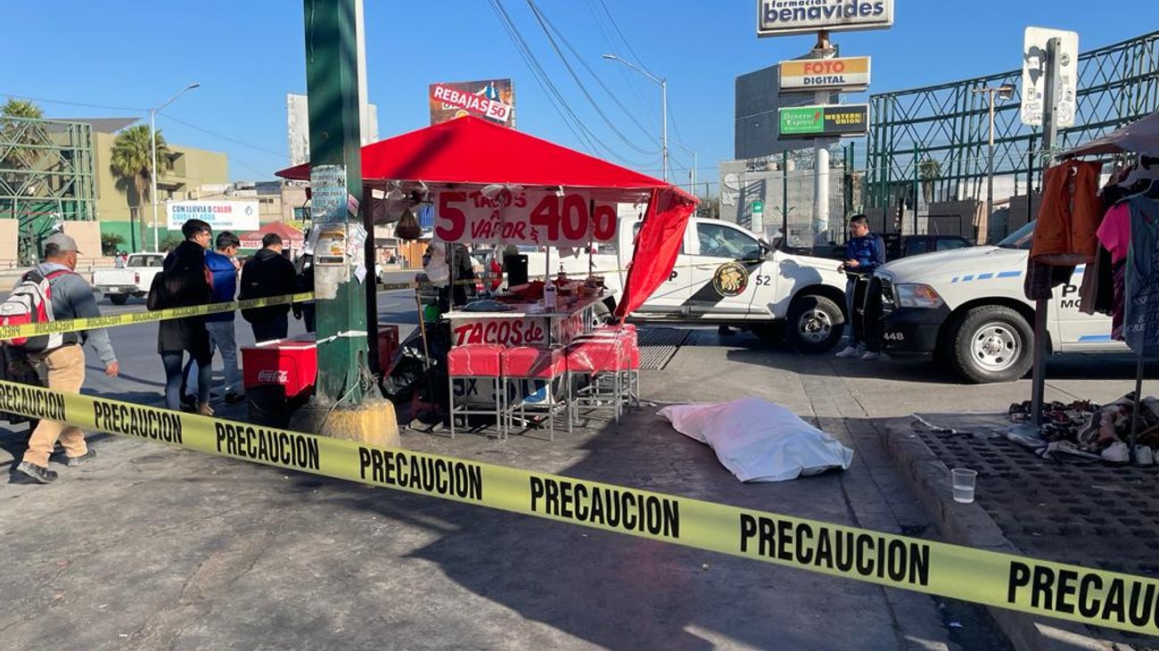 Muere hombre mientras comía en puesto de tacos