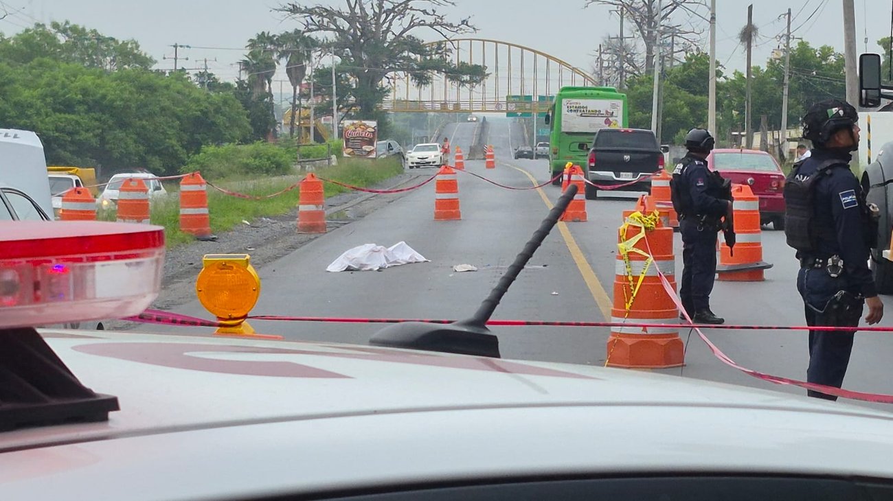 Muere motociclista tras presunto percance vial en Linares