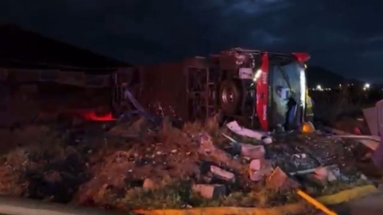 Muere mujer en volcadura; viajaba de Monterrey a Saltillo.