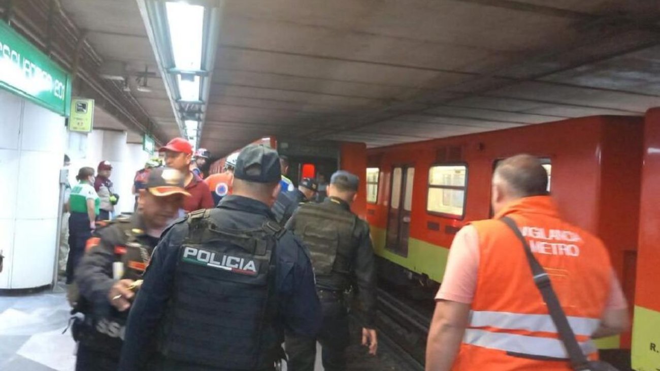 Muere mujer al arrojarse a las vías del metro en CDMX