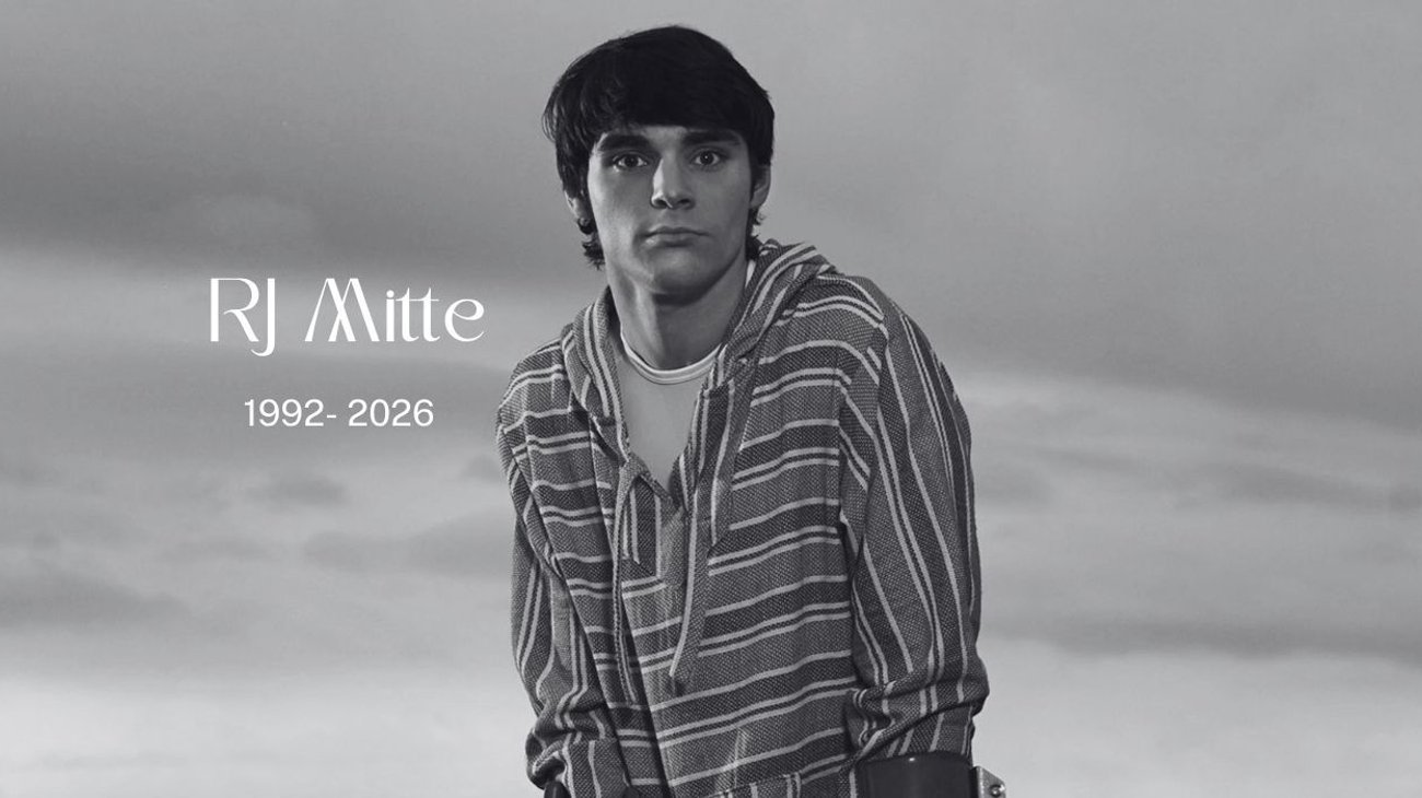 Muere actor que dio vida al hijo de Walter White en Breaking Bad