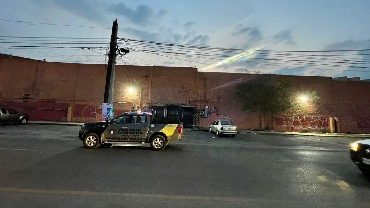 Muere trabajador electrocutado en techo de supermercado