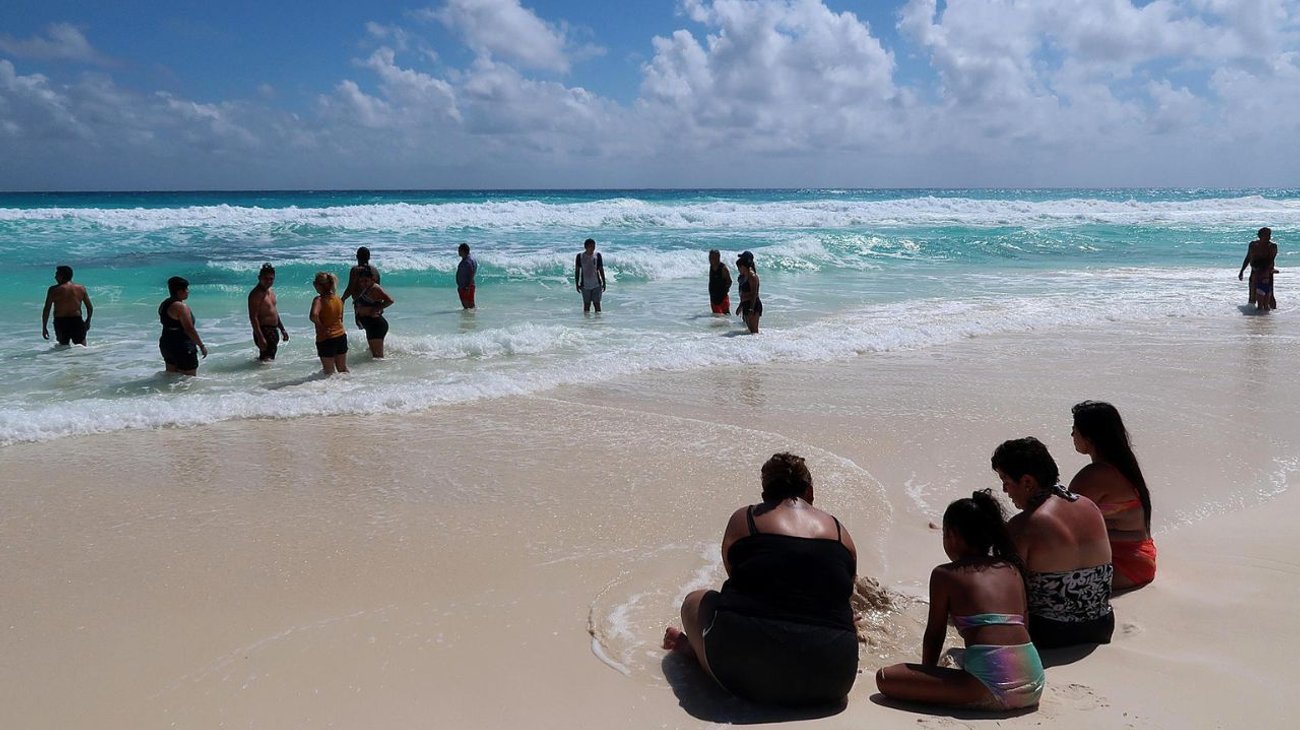 Muere turista tras ser mordido por un tiburón en Guerrero