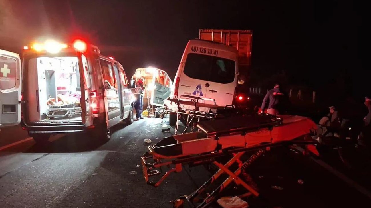 mueren_10_personas_tras_choque_en_san_luis_potosi_3f92bc0630