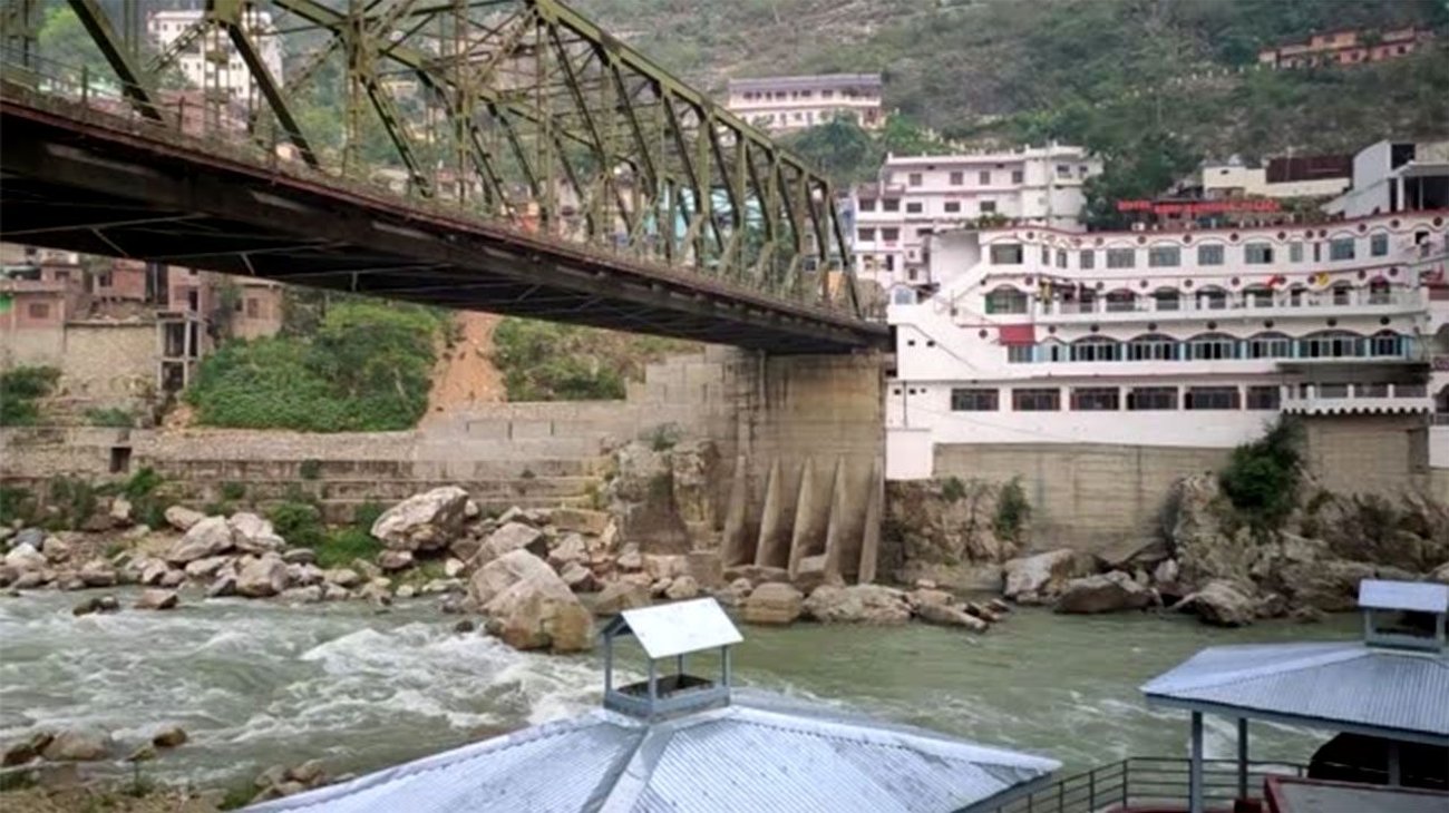 Mueren 15 personas electrocutadas cuando cruzaban un puente