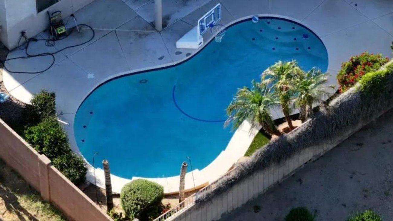 Mueren niñas gemelas de 3 años tras ahogarse en una alberca