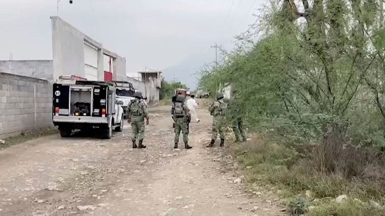 Encuentran hombre muerto a balazos en brecha de Escobedo