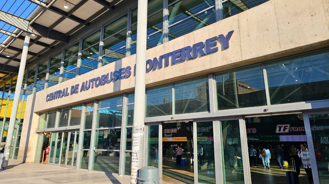 Localizan a hombre sin vida en Central de Autobuses de Monterrey