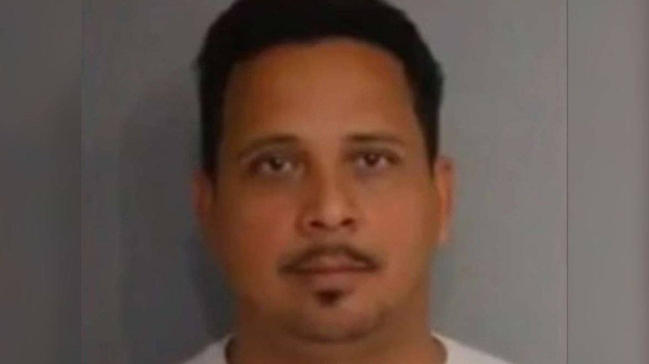 Mujer acusa a su padre de pedofilia y pide su captura