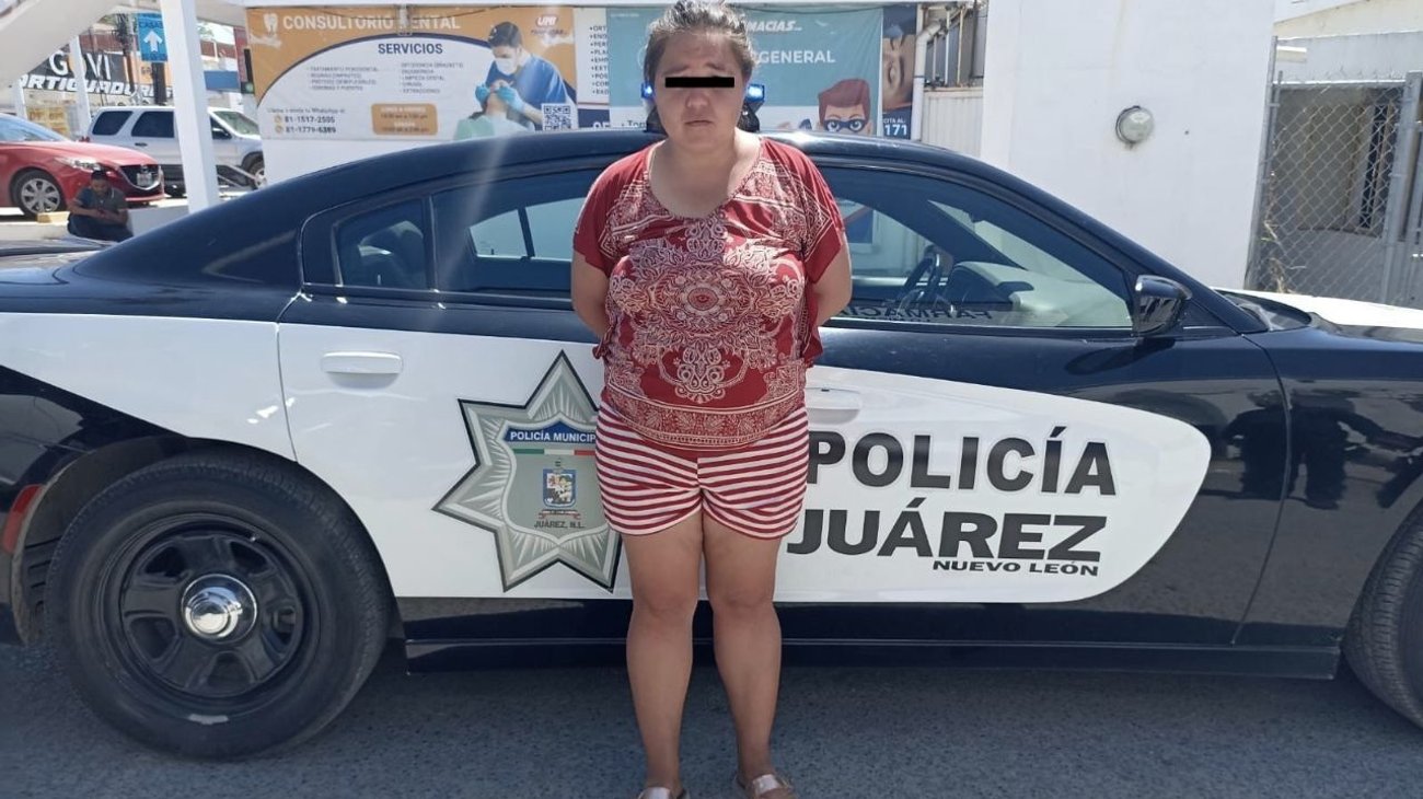 Mujer amenaza y arroja agua hirviendo a Policía de Juárez