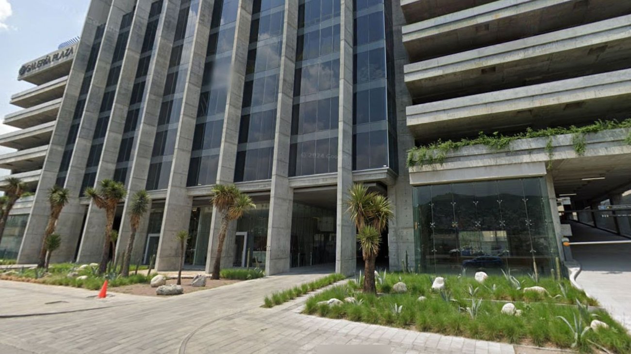 Mujer cae del piso 14 de un hotel en el centro de Monterrey