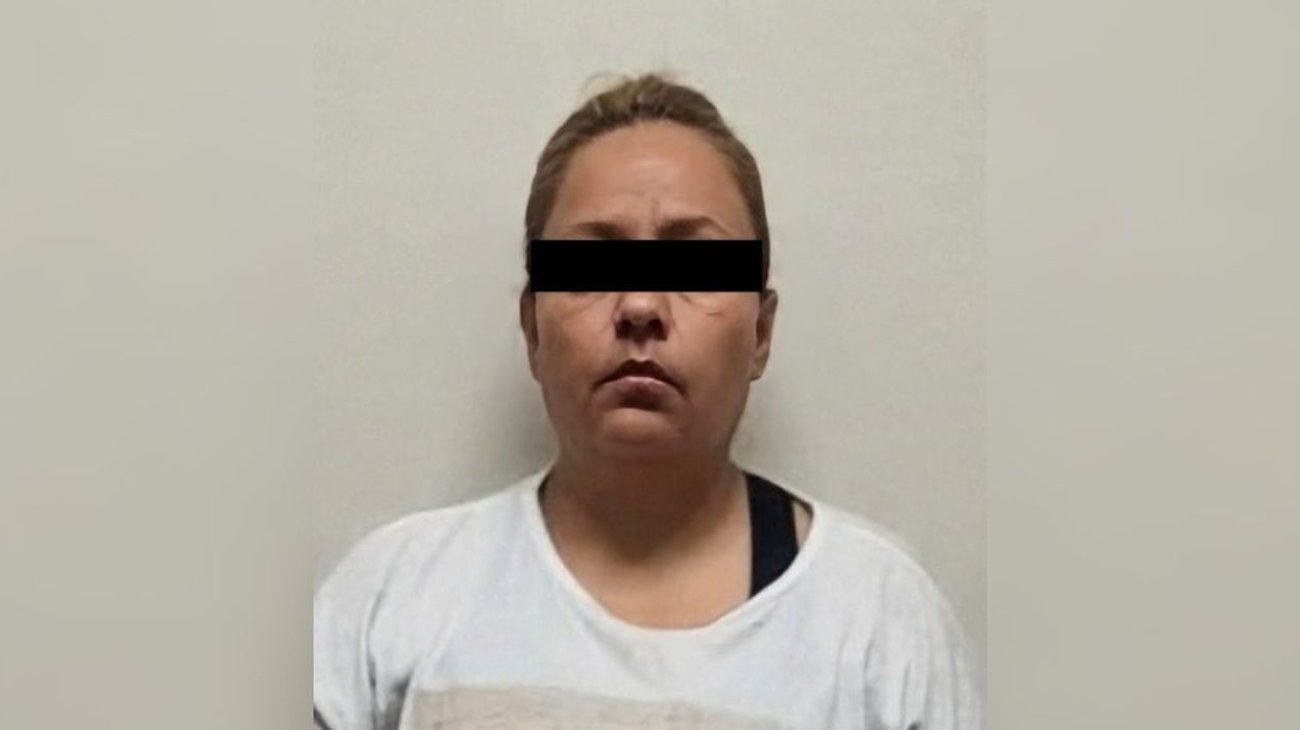 Investigan a mujer por presuntamente quemar con cuchillos a hijo