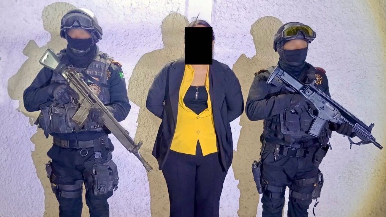 Detienen a mujer que llevaba más de 300 balas en una hielera