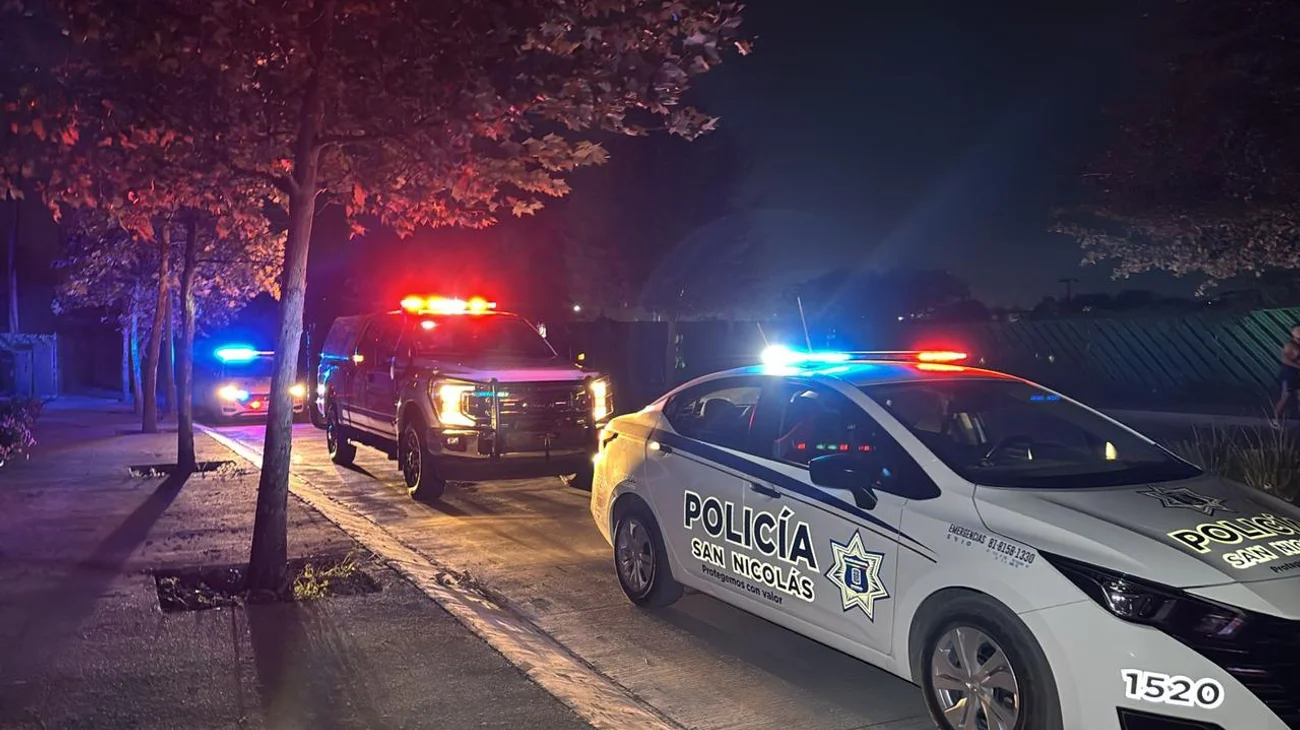 Se va la luz y mujer queda atrapada en elevador en San Nicolás